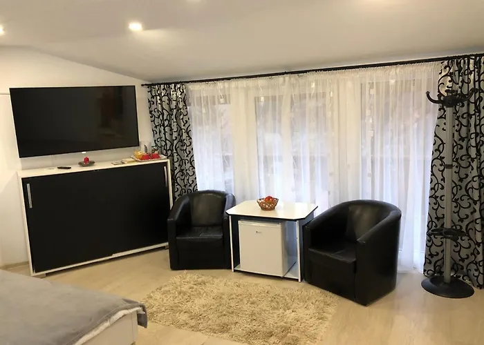 Toni Room